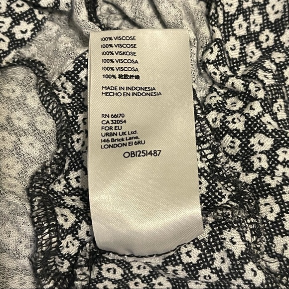 Urban Outfitters Ruffled Daisy 90s Crop Top - Picture 5 of 5